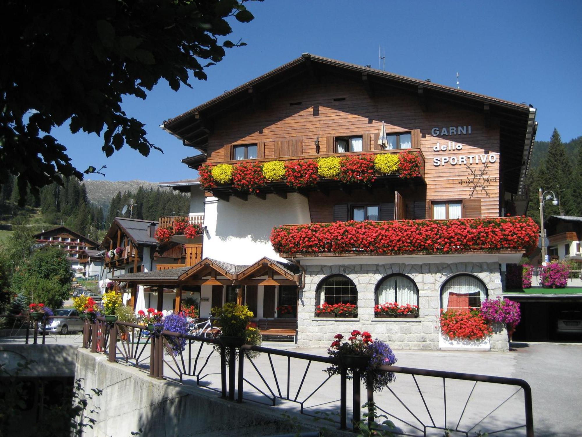 Hotel Garni Dello Sportivo Madonna Kültér fotó